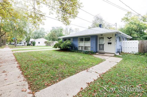 1322 Eastern Pl, Grand Rapids MI 49505-5223 exterior