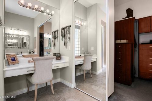 23002 52nd St, Phoenix AZ 85018-4402 exterior