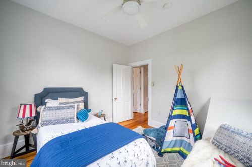 301 Raymond Ave, Alexandria VA 22301-1037 exterior