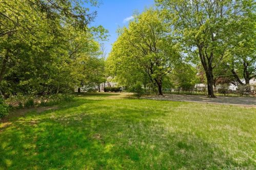 20 Bch St, North Haven CT 06473-3320 exterior