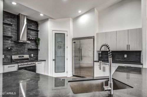 6434 12 St, Phoenix AZ 85086-4804 exterior