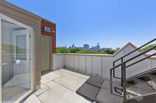 706 Evergreen Ave, Chicago IL 60622-1908 exterior