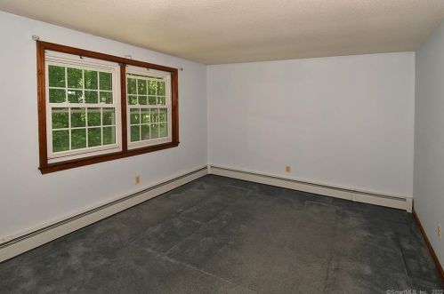 25 Ridgeview Ln, Enfield CT 06082-2563 exterior