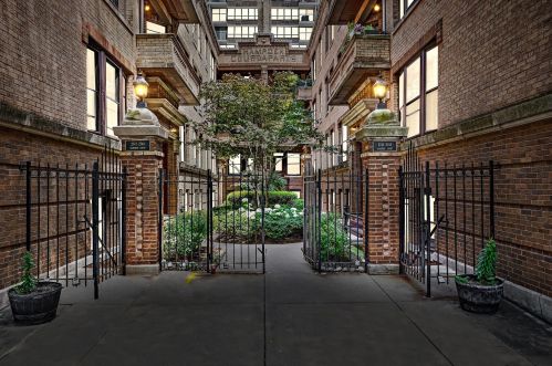 2745 Hampden Ct, Chicago, IL 60614-6287