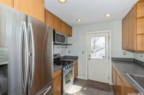 106 Winding St, Huntington Station NY 11746-1251 exterior