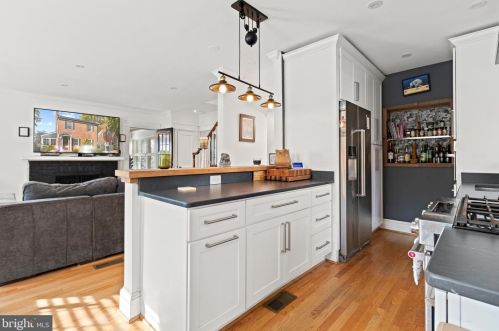 116 Moncure Dr, Alexandria VA 22314-4965 exterior