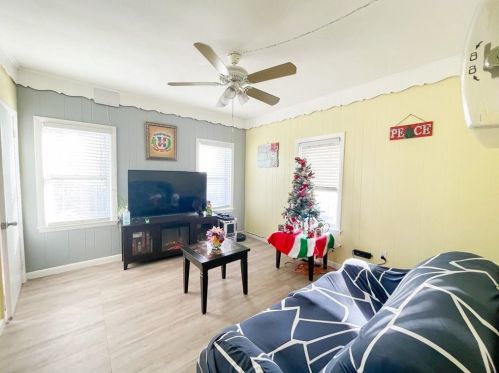 31 Eudora St, Providence, RI 02903-4909