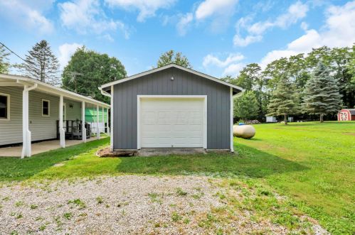 4306 Blacks Rd, Hebron OH 43025-9016 exterior