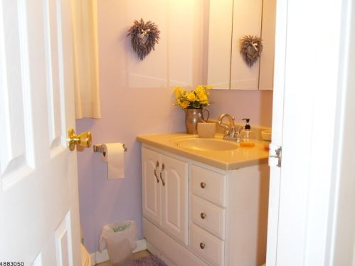 5 Stanford Dr, Bridgewater NJ 08807-3434 exterior