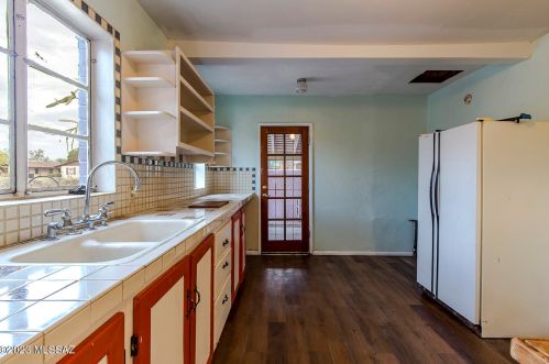 2805 Lester St, Tucson AZ 85705-8928 exterior