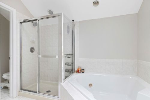 1323 Hamilton Ave, Elmhurst IL 60126-5407 exterior