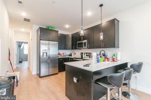 1958 8th St, Philadelphia PA 19122-2023 exterior