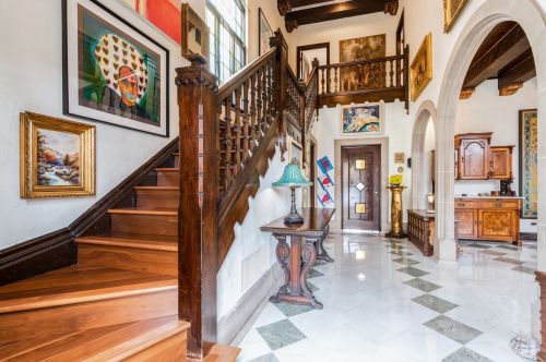 6721 Bennett Ave, Chicago, IL 60649-1031