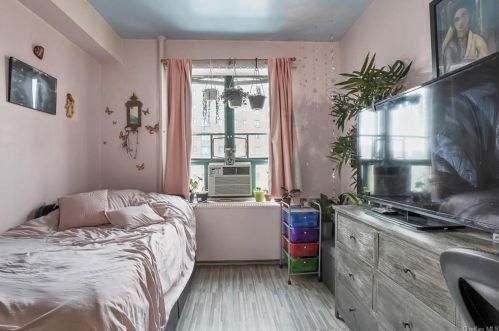 1690 Metropolitan Ave, Bronx NY  10462-6901 exterior