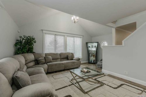 1541 1 St, Babylon NY 11704-5059 exterior