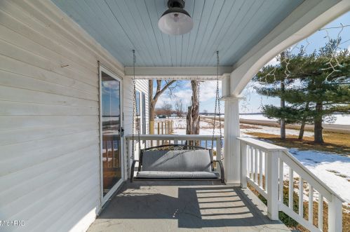 1104 Hoffman St, Three Rivers MI 49093-1017 exterior