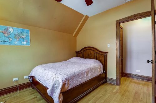 4017 Springfield Ave, Chicago IL 60618-1916 exterior