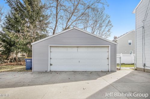 1808 Diamond Ave, Grand Rapids MI 49505-4815 exterior