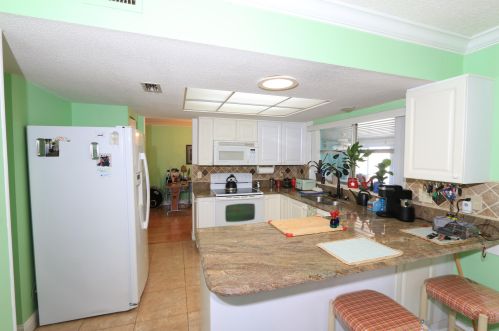 727 Calmoso Dr, Fort Pierce FL 34983-2208 exterior