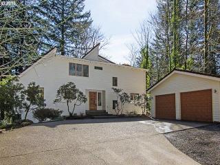 4615 Burnside Rd, Portland, OR 97210-1086