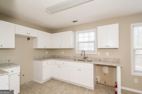 4449 Chestnut Lake Ave, Lithonia GA  30038-4547 exterior