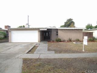 525 Woods Ave, Fullerton CA  92832-2639 exterior