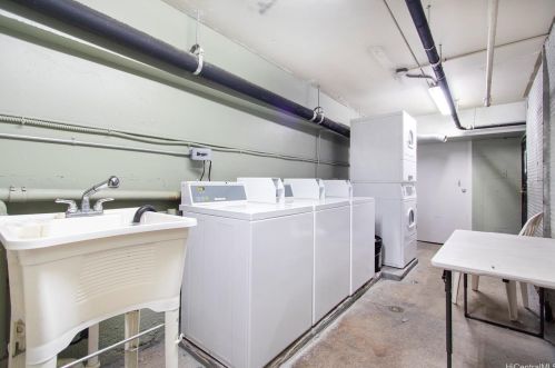 1690 Ala Moana Blvd, Honolulu HI  96815-1460 exterior