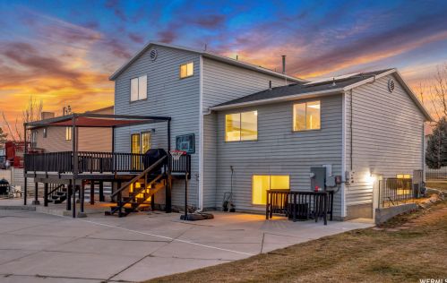 7529 Springbrook Dr, Taylorsville UT 84084-3654 exterior