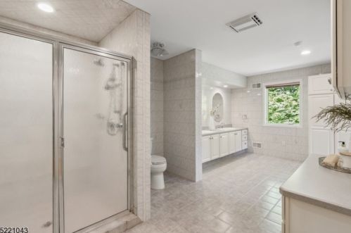 53 Highlander Dr, Scotch Plains NJ 07076-2419 exterior