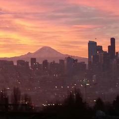 467 Newton St, Seattle WA  98109-2653 exterior