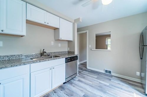 223 Auburn St, Pittsburgh PA  15206-3209 exterior