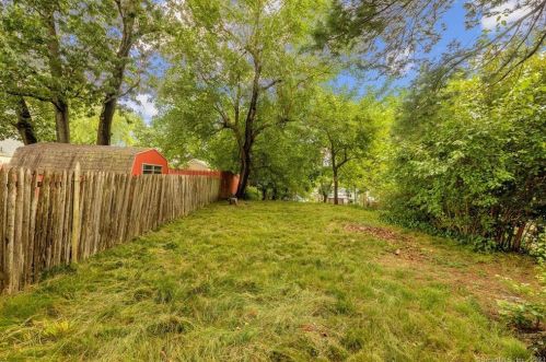 7 Cora St, Enfield CT 06082-5119 exterior