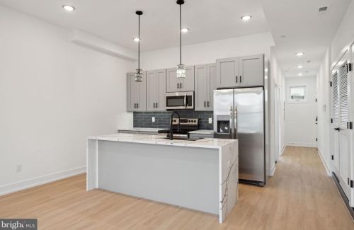 129 Cumberland St, Philadelphia, PA 19125-4017