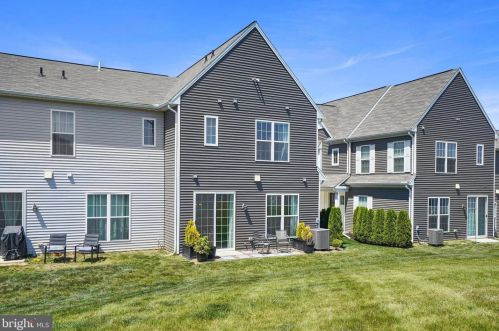 2222 Red Fox Dr, Hummelstown PA 17036 exterior