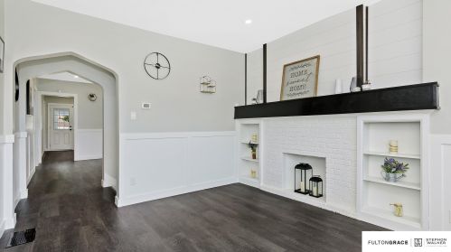 8339 Oglesby Ave, Chicago IL  60617-1929 exterior