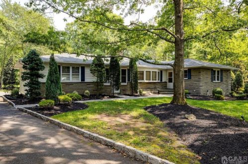 12 Longview Rd, Edison, NJ 08820-3627