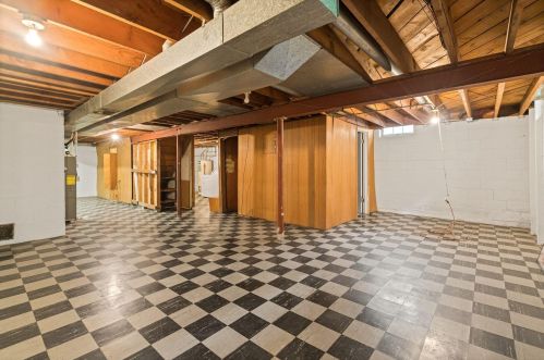 7255 Seneca Ave, Milwaukee WI 53217-3870 exterior