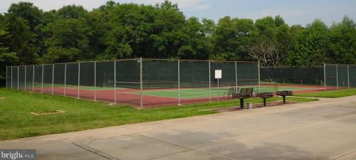 5 Meadowwood Ct, Columbus NJ 08022-1026 exterior