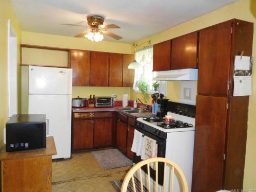 20 Trinity Dr, Enfield CT 06082-5520 exterior