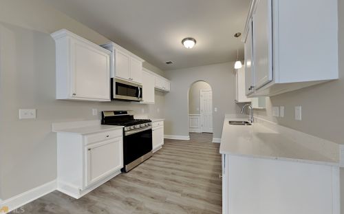 5704 Grande River Rd, Atlanta, GA 30349-9140