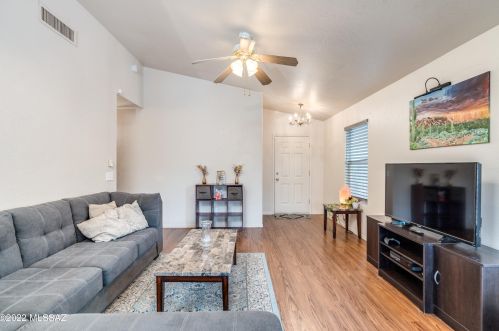 6476 David Dr, Tucson AZ 85730-1813 exterior