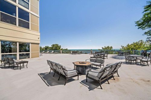 1660 Prospect Ave, Milwaukee WI  53202-2400 exterior