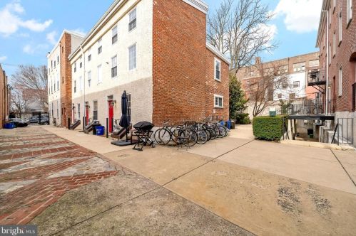 1027 4th St, Philadelphia PA  19123-4900 exterior