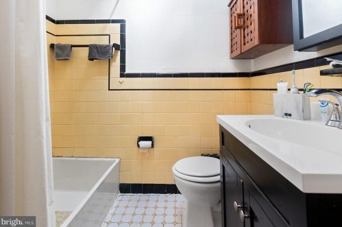 134 Weymouth Rd, Darby PA 19023-1424 exterior