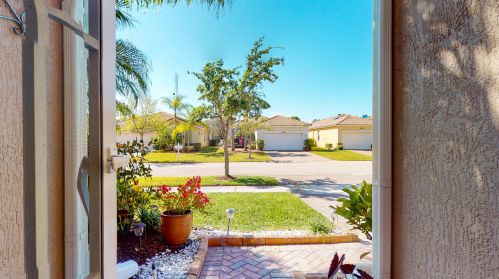 10051 Chadwick Dr, Fort Pierce FL 34987-2418 exterior