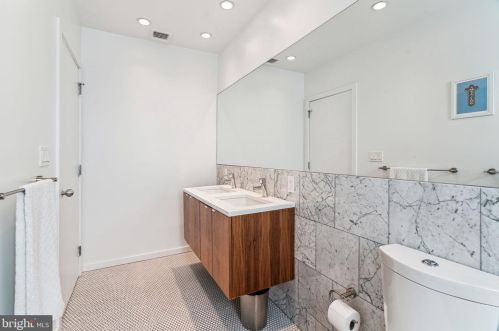 1114 Bodine St, Philadelphia PA  19147-5306 exterior