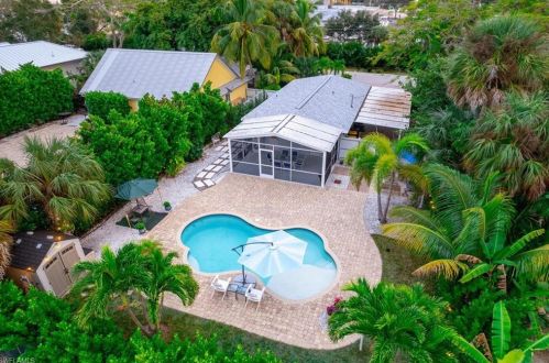 2549 Ter, Naples FL 34104-4322 exterior