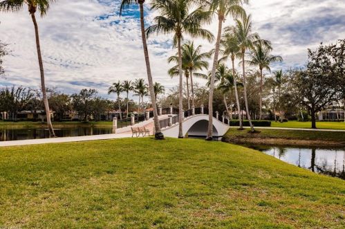 4733 Navassa Ln, Naples FL 34119-9555 exterior