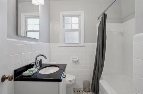 49 Mitchell Ave, Poughkeepsie NY 12603-3422 exterior