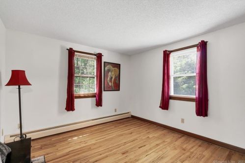 46 Eldridge St, Manchester CT 06040-5500 exterior